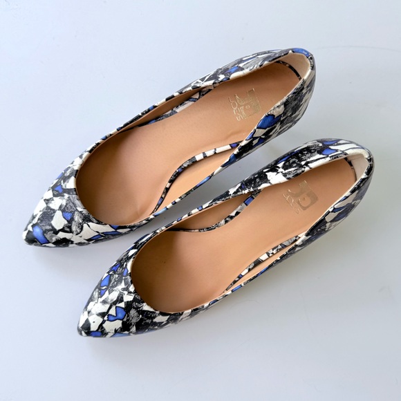 Joe's Jeans Rudy Abstract Print Leather Pointed Toe Pump in Blue Black & White 7 - Picture 16 of 16